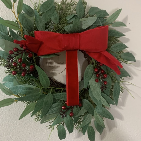 Threshold Faux Wreath Red Bow/Berrys Approximately 14 inches New - Picture 2 of 5